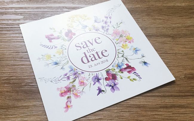 Gestaltung und Design einer Save-the-date Hochzeitskarte.