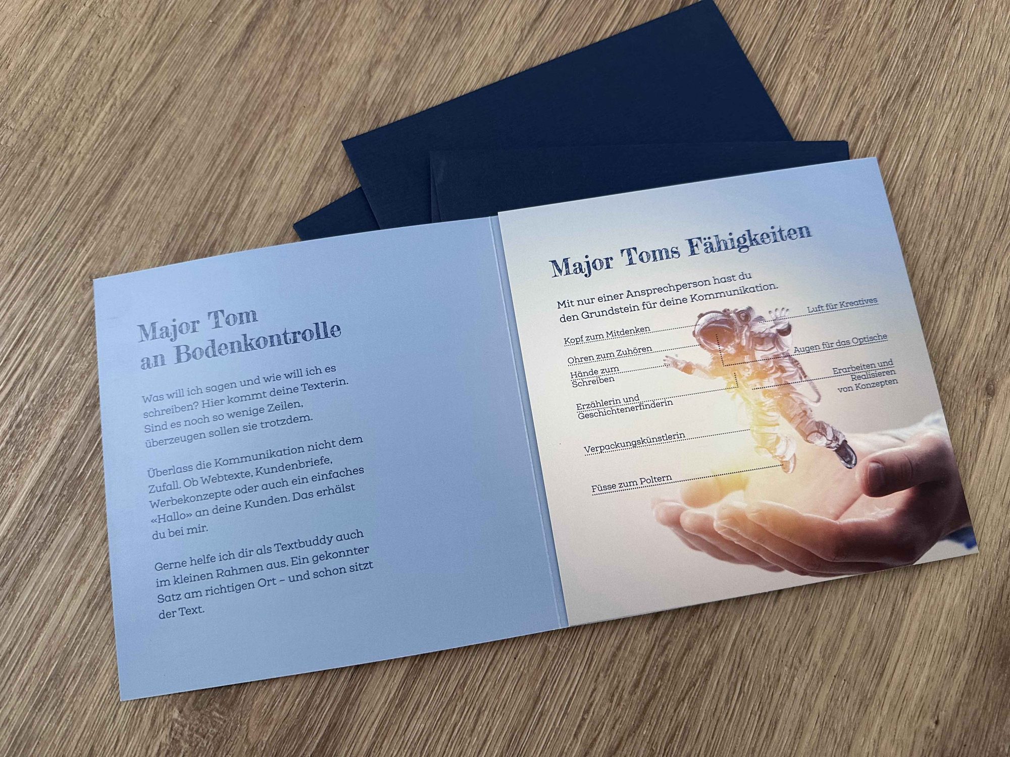 Textbuddy_Faltkarte_mit_Give-away_Angebotsseite