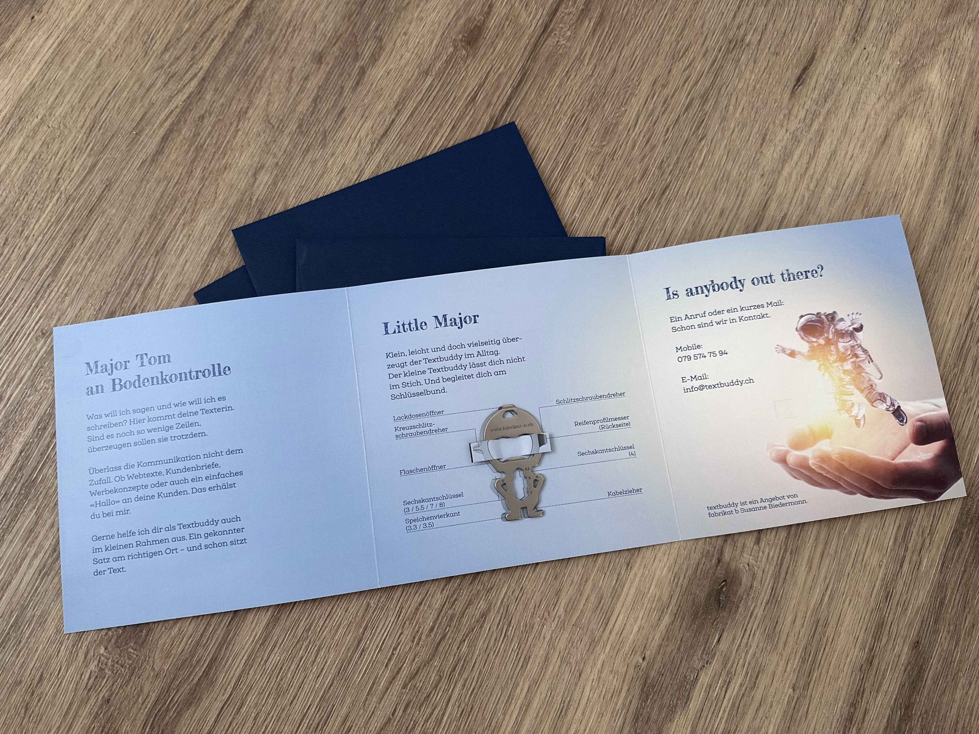 Textbuddy_Faltkarte_mit_Give-away_Staerken